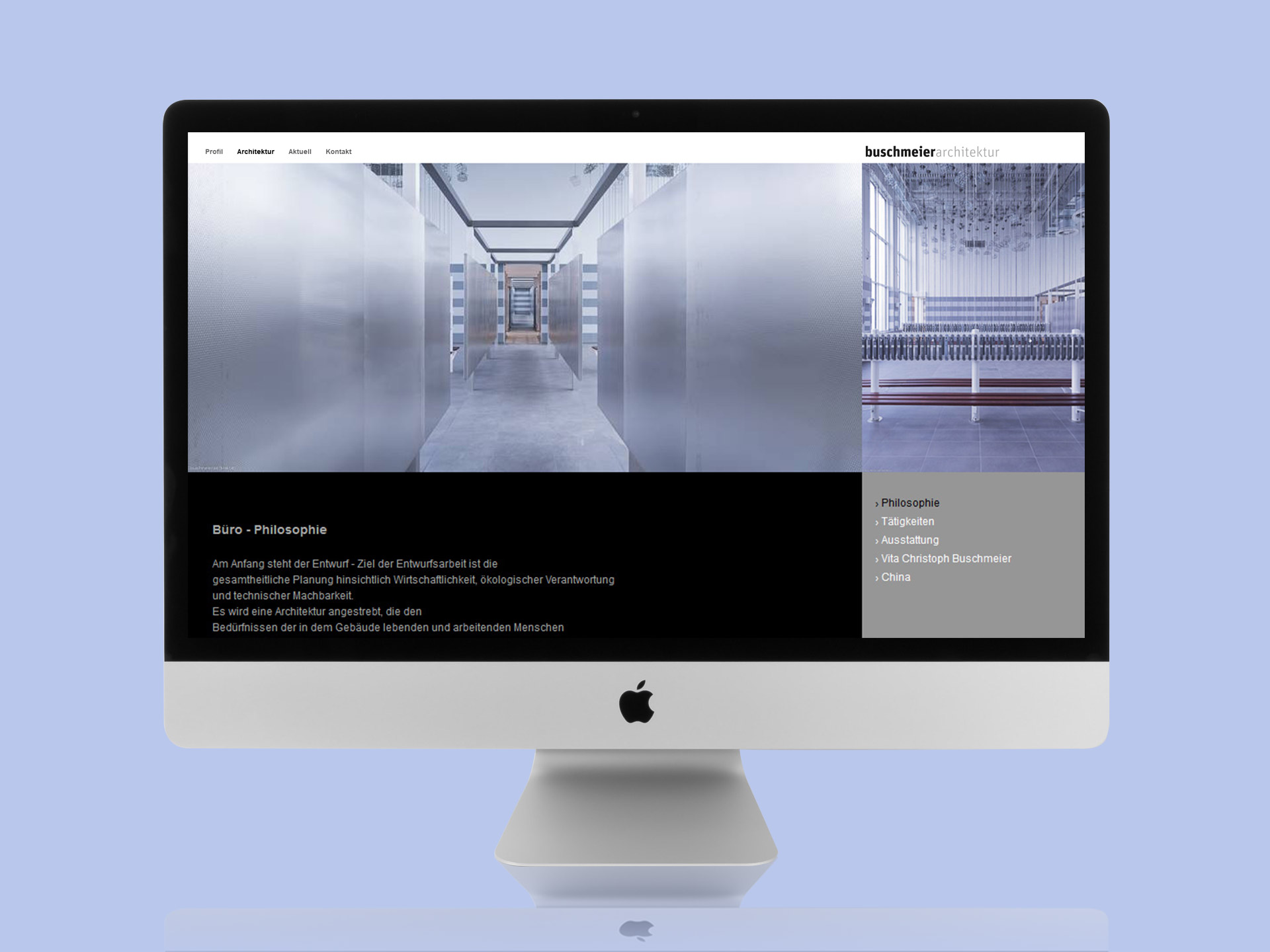 PC mit Webseite, welche Raumarchitektur zeigt
