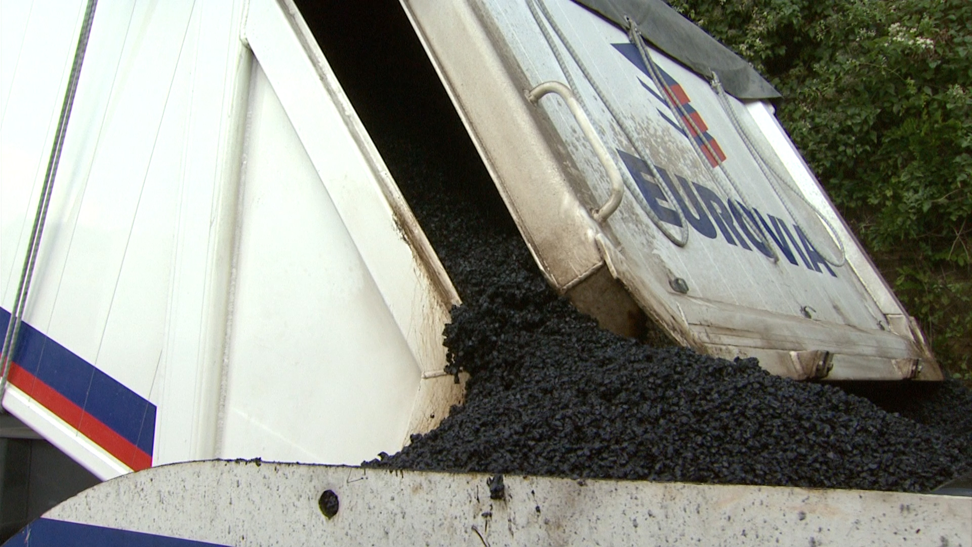 Wenn Infrastruktur geplant wird, bereitet Eurovia den Weg. Im Imagefilm präsentiert furore das große Leistungsspektrum des Spezialisten für den Verkehrswegebau.