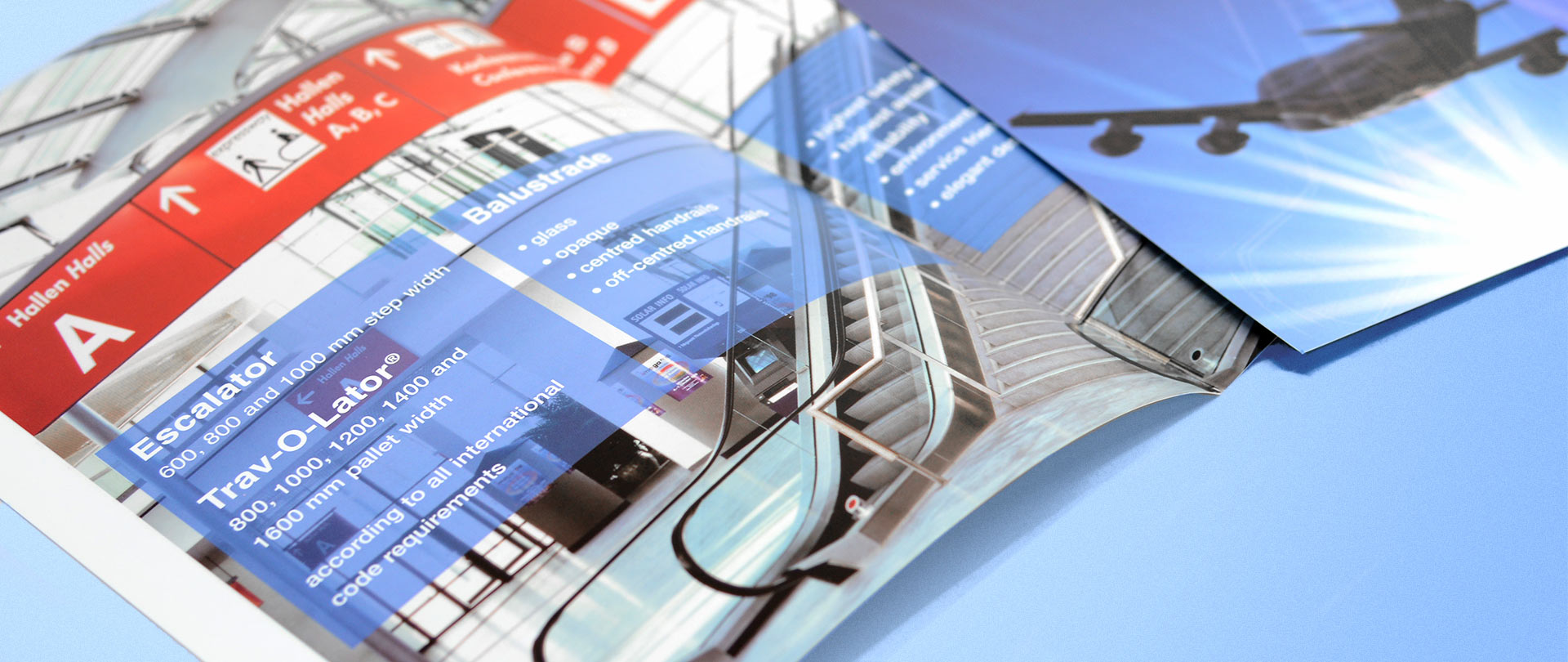 furore-projekte-otis-prospekt-anzeige-3 Zwei Tablets mit Webseite Luftreiniger, Hintergrund zeigt umbrechende Meereswelle